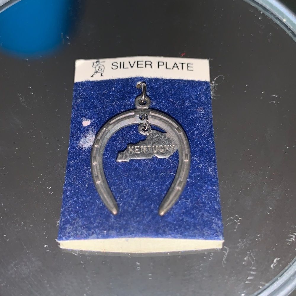 Vtg Kentucky‎ souvenir silver plate pendant on original card